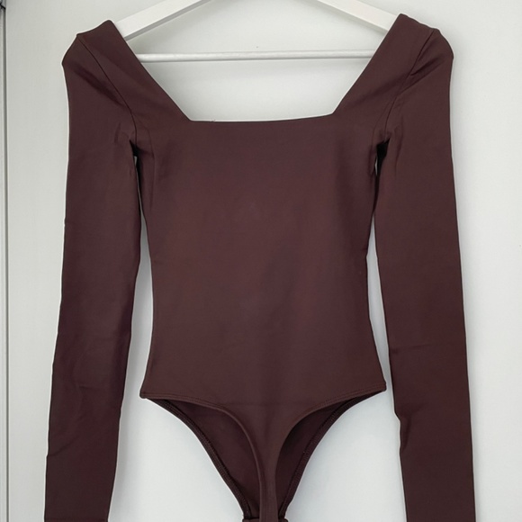Contour Longsleeve Bodysuit - Picture 4 of 11